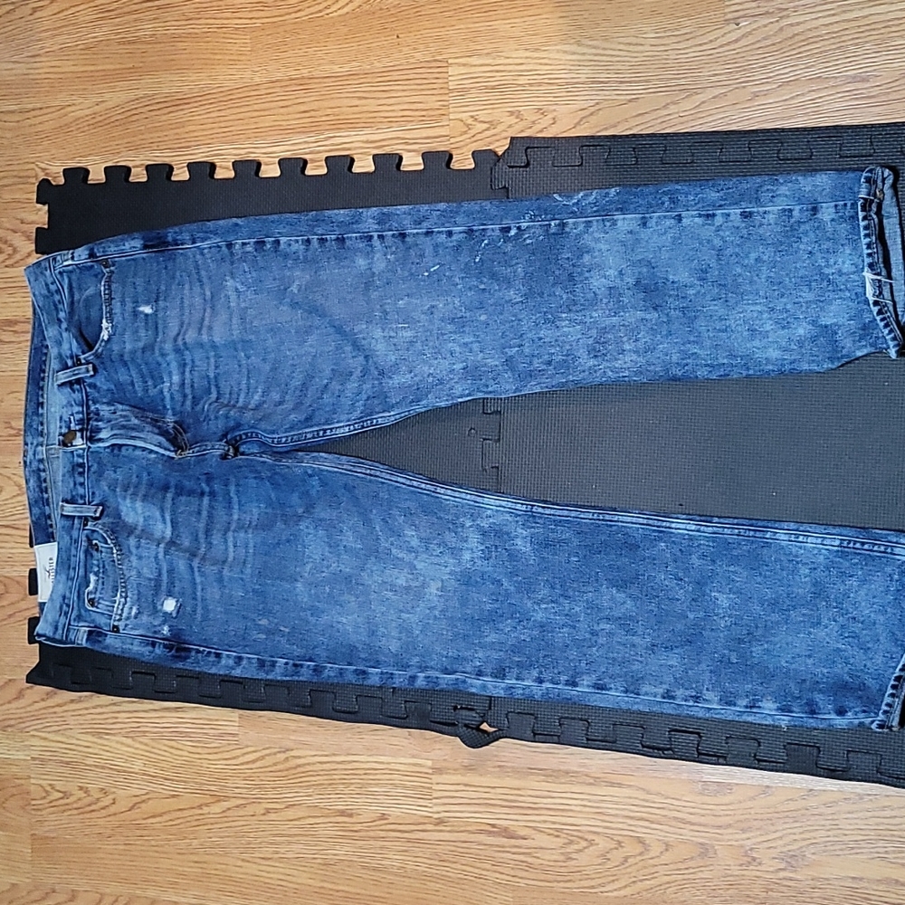 36x32 Hollister pre owned jeans